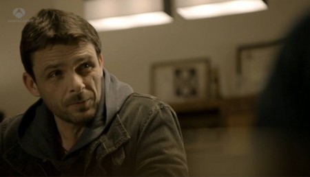 MARTES 10 NUEVO CAPÍTULO DE SIN IDENTIDAD (22:30)